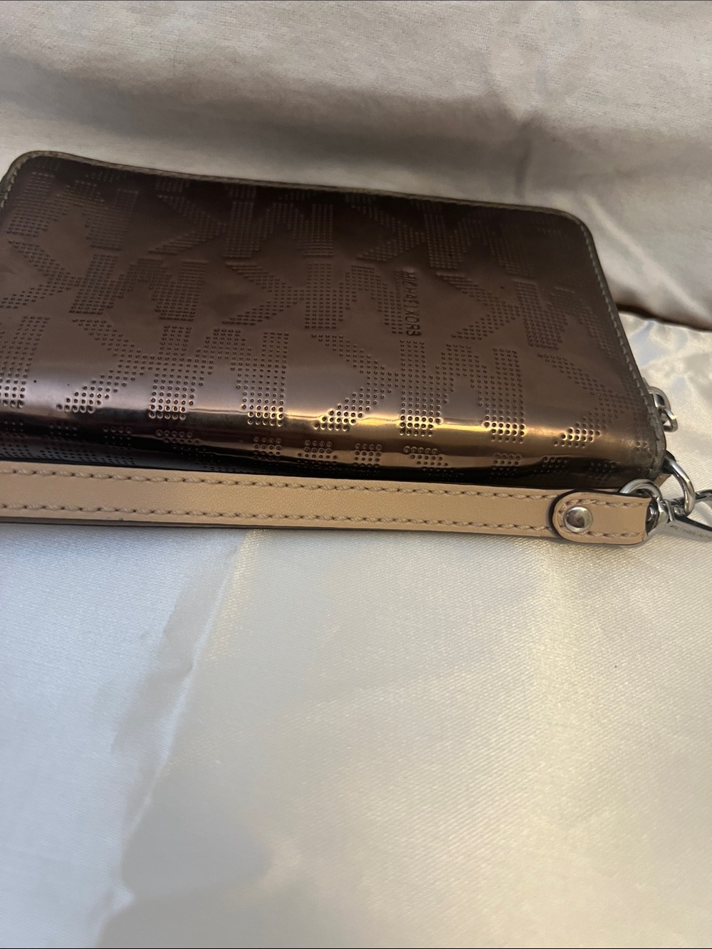 Michael Kors wristlet - Picture 5 of 10